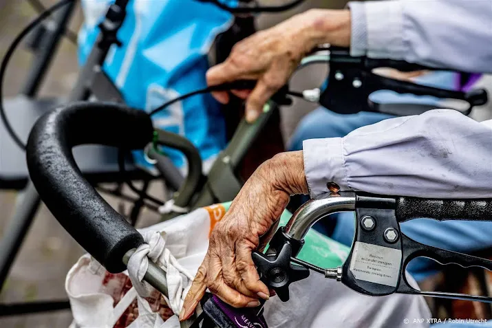 nederland telt meer dan 2500 mensen van 100 jaar of ouder