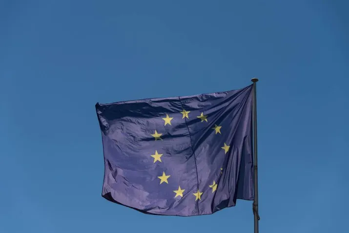 nederland treedt alsnog toe tot europees om