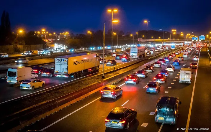 nederlander betaalt volgend jaar 61 miljard euro wegenbelasting