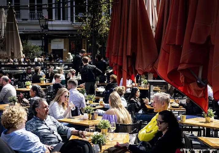 nederlander laat bier koud staan door slecht weer