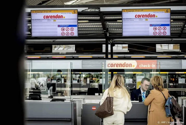nederlander maakt haast met vakantie na aangepast reisadvies