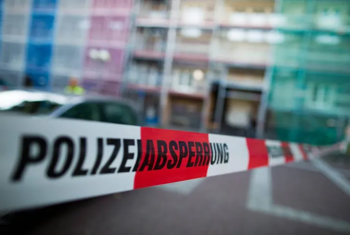 nederlander valt in worms van het balkon