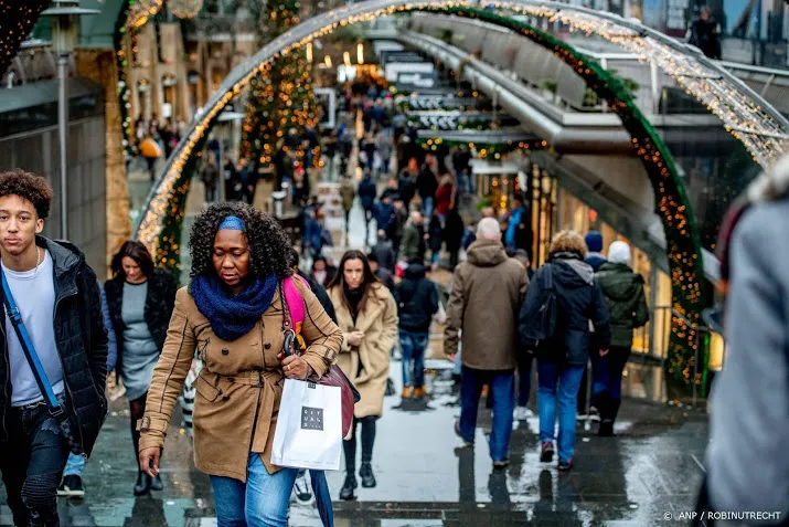 nederlanders geven weer meer uit op zaterdag voor kerst