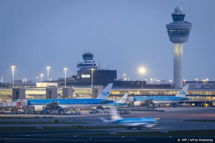 nederlanders mijden schiphol in meivakantie om verwachte drukte
