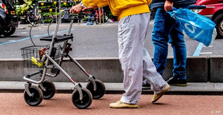 nederlanders moeten meer praten over zorg op oude dag
