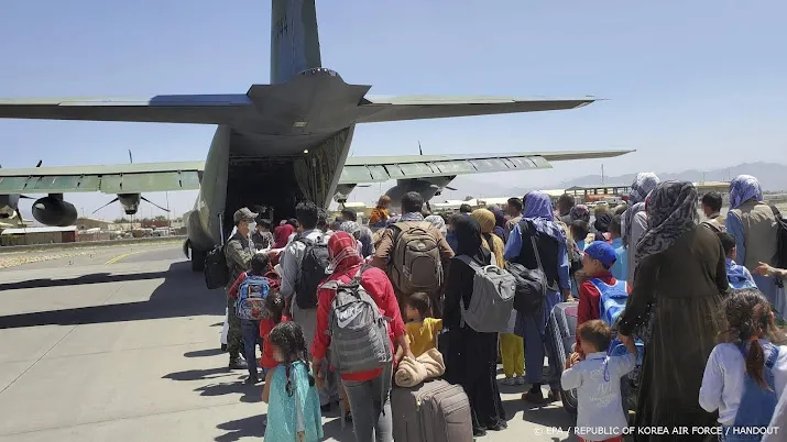 nederlanders op nieuwe evacuatievlucht uit kabul zeggen bronnen