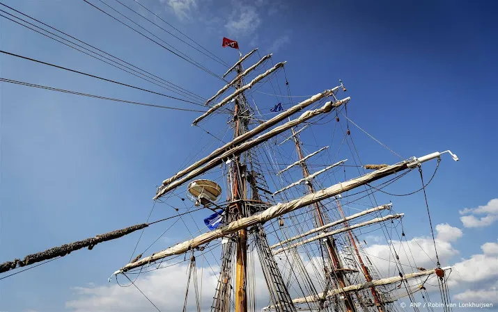 nederlands zeilschip vlotgetrokken vaart vrijdag weer verder