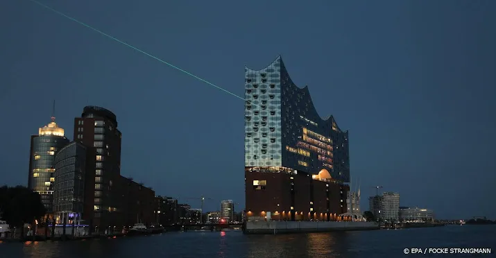 nederlandse artiesten gaan iconisch duits muziekgebouw verlichten