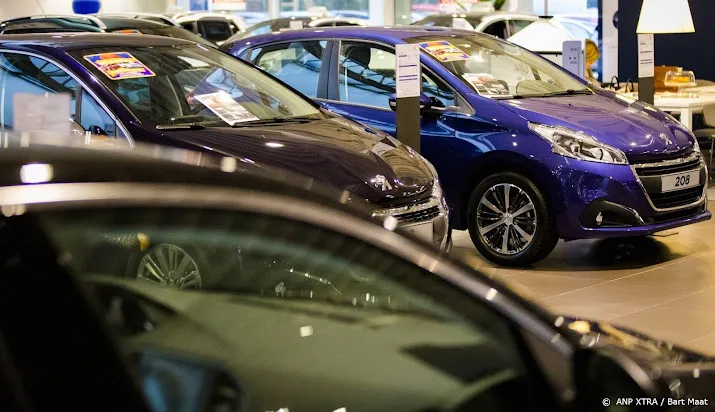 nederlandse autoverkopen duiken weer onder niveau van vorig jaar