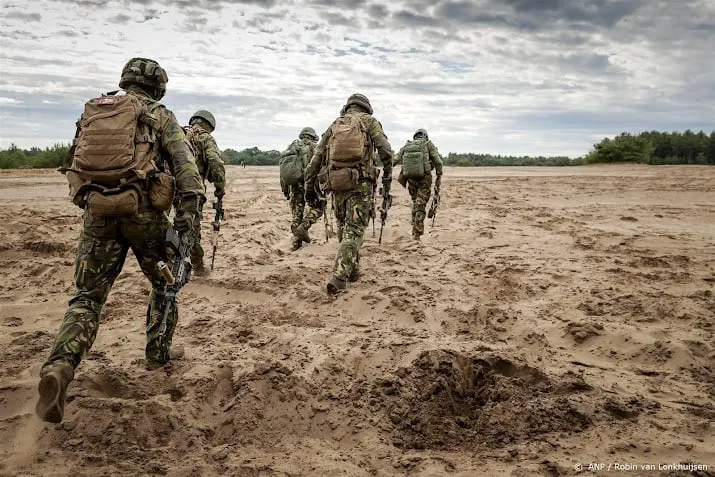 nederlandse landmacht gaat grotendeels op in duitse leger