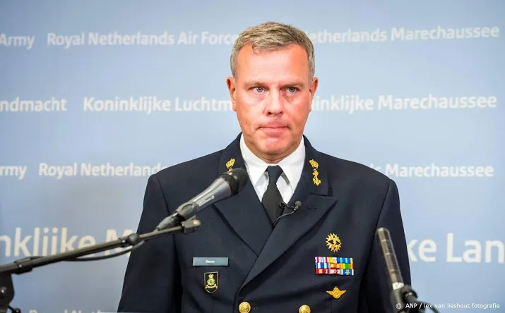 nederlandse legerchef bauer gaat militairen navo leiden