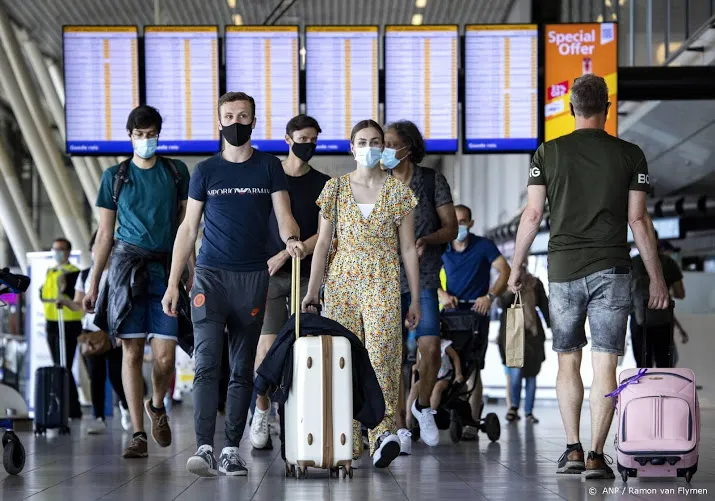 nederlandse luchthavens verwerken vier keer zoveel passagiers