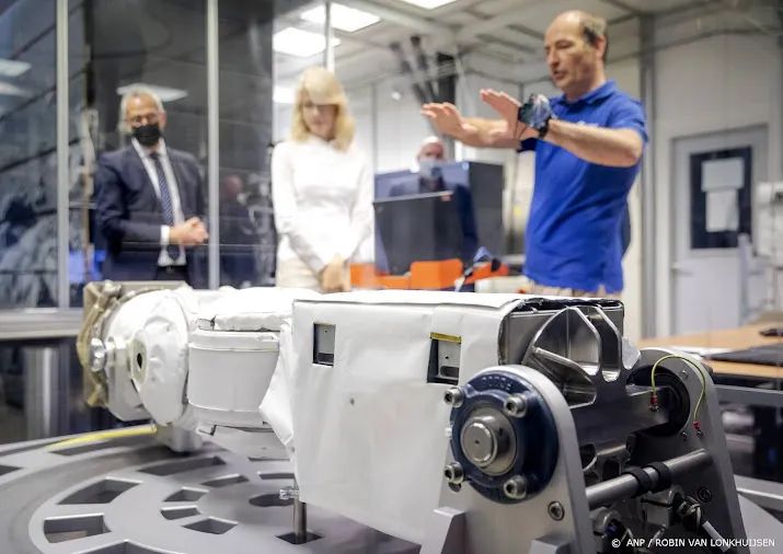 nederlandse robotarm komt aan bij ruimtestation iss