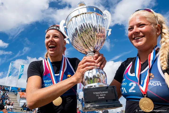 nederlandse titel voor beachvolleybalduo schoon stam