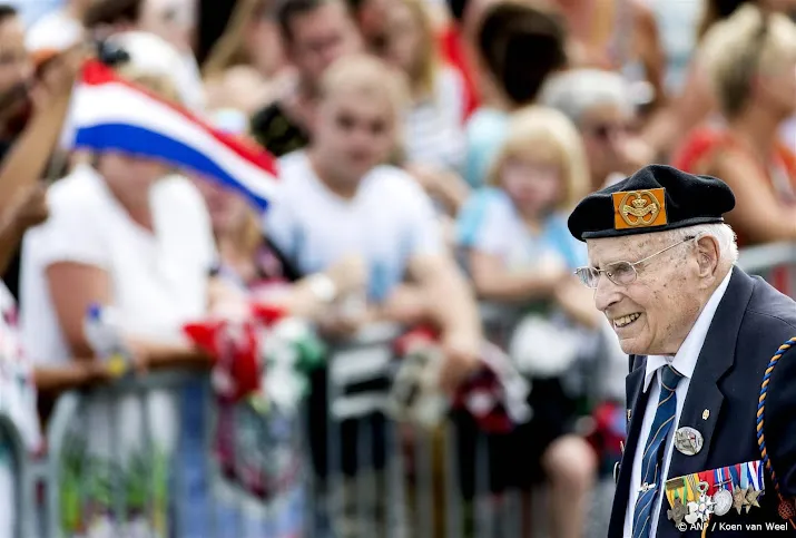 nederlandse veteraan max wolff aanwezig bij herdenking normandie