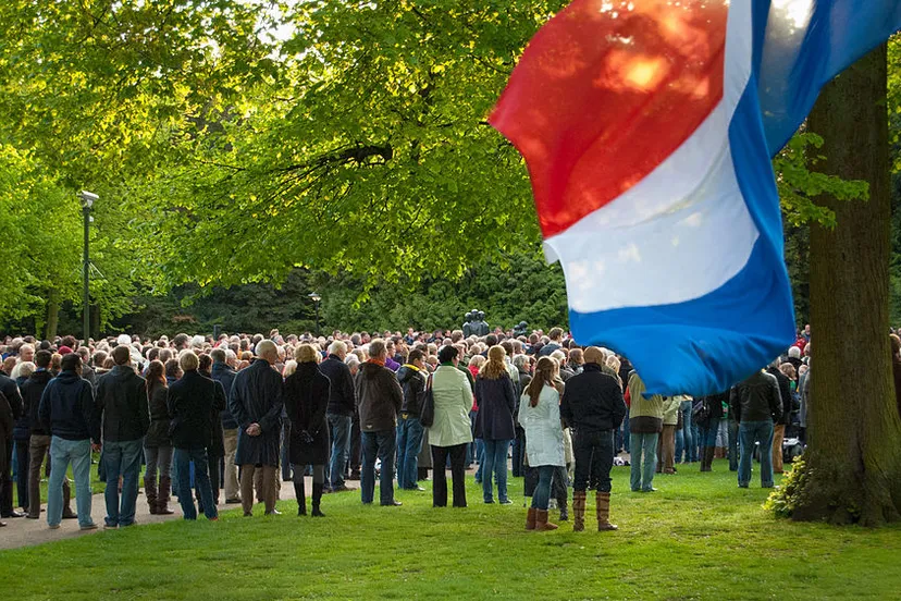 nederlandse vlag halfstok hq remco platjes cc by sa 30 nl