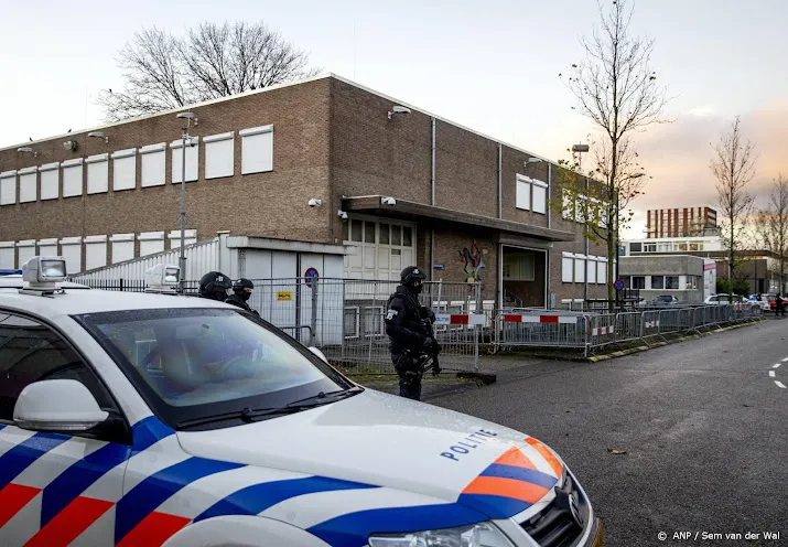 neef en advocaat taghi afwezig bij eerste openbare zitting