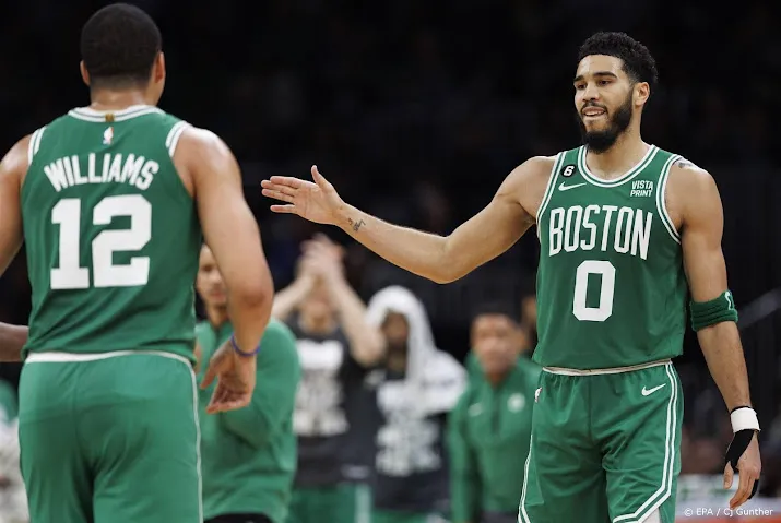 negende zege op rij koploper boston celtics in nba