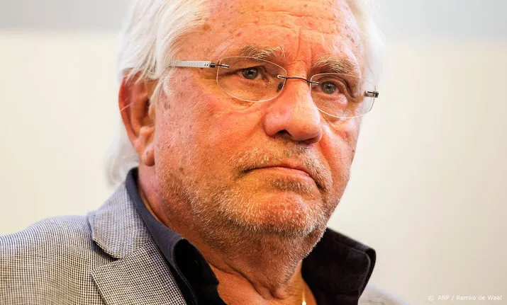 neonazi lokte baas auschwitz comite in de val