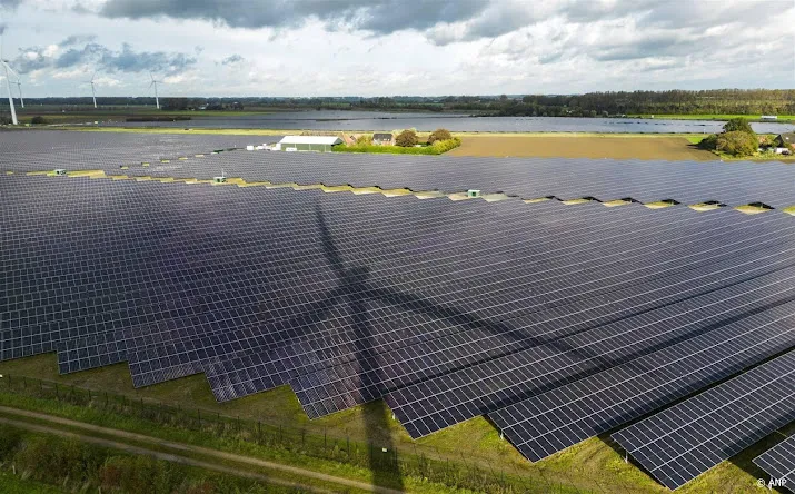netbeheerders mogen standaardcontracten wind en zonnepark bieden