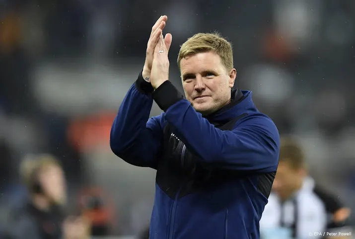 newcastle united verlengt contract trainer howe vlak voor seizoen