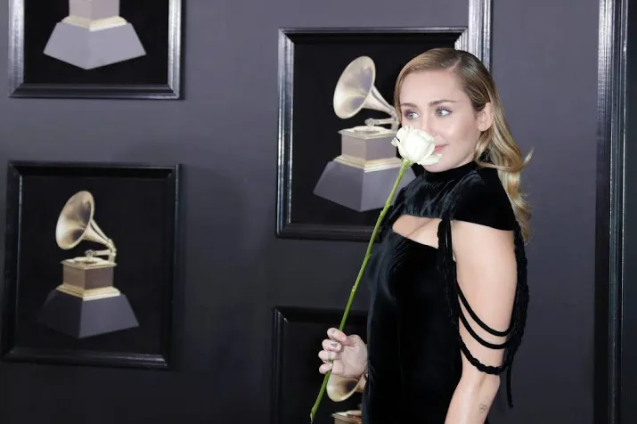 niet alle artiesten grammys dragen witte roos