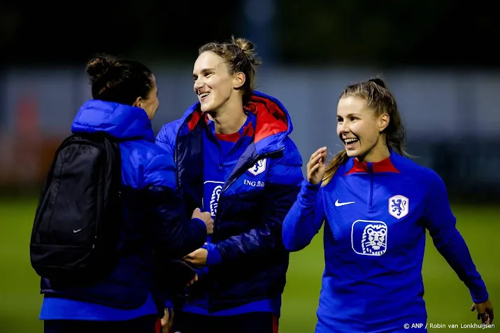 niet fitte miedema en pelova missen cruciaal duel oranjevrouwen