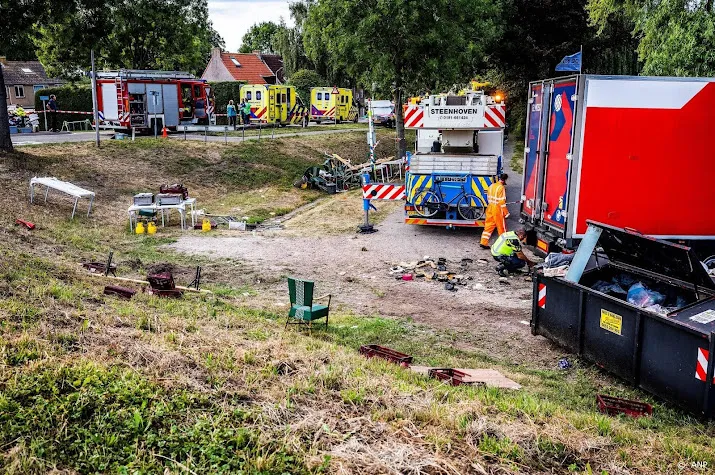 nieuw beijerland herdenkt slachtoffers vrachtwagendrama