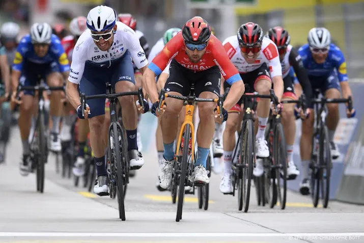 nieuw zeelander bevin wint en neemt leiding in ronde van turkije