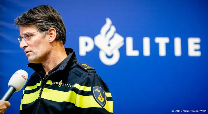 nieuwe aivd baas akerboom altijd verbonden met politie