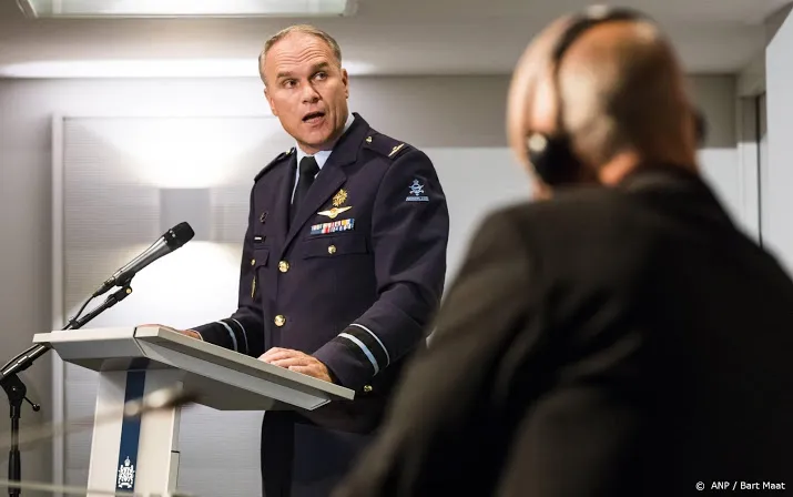 nieuwe baas leger continuiteit van de krijgsmacht is in gevaar