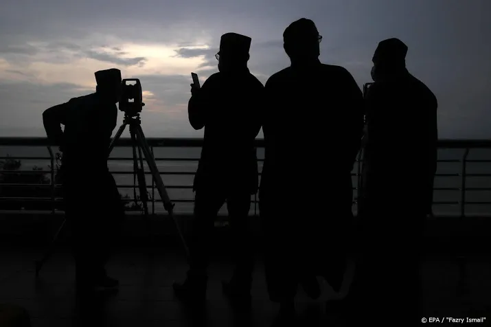 nieuwe maan nog niet gezien dus ramadan eindigt zaterdag