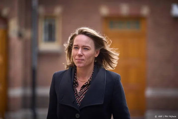 nieuwe minister bruins slot predikt bij navo koersvastheid