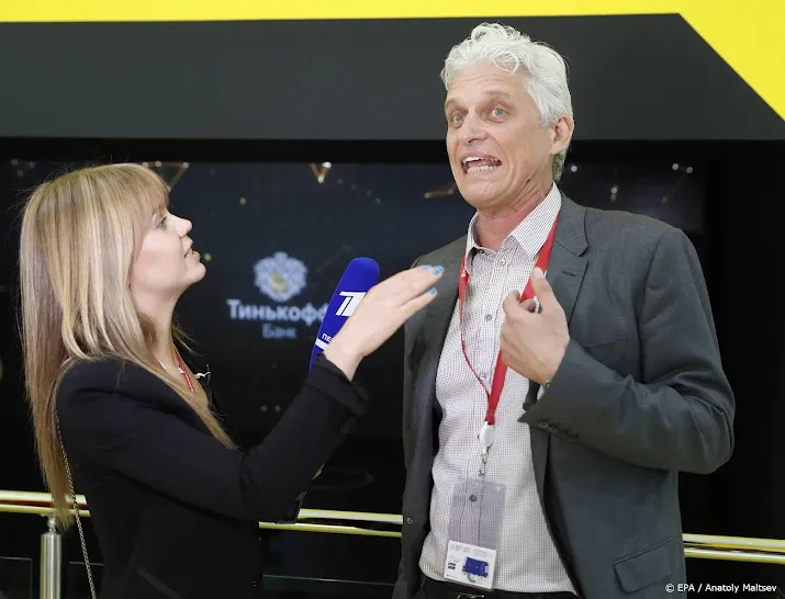 nieuwe naam tinkoff bank na kritiek op oorlog van oprichter tinkov
