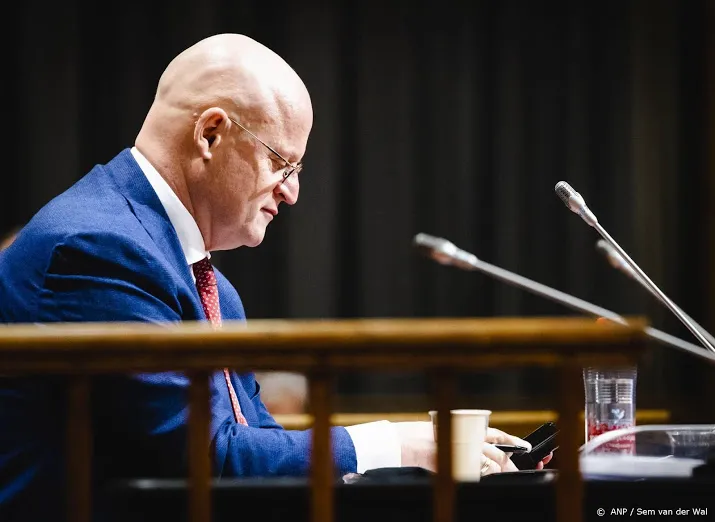 nieuwe wettelijke basis avondklok pas maandag van kracht geworden