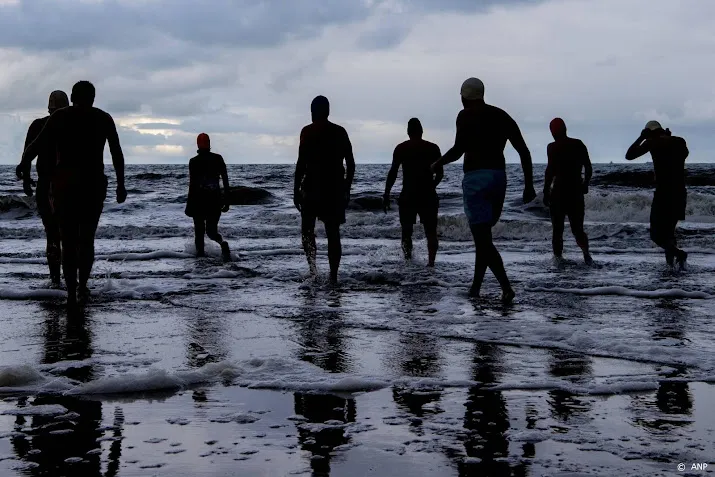 nieuwjaarsduiken afgelast of op losse schroeven om corona