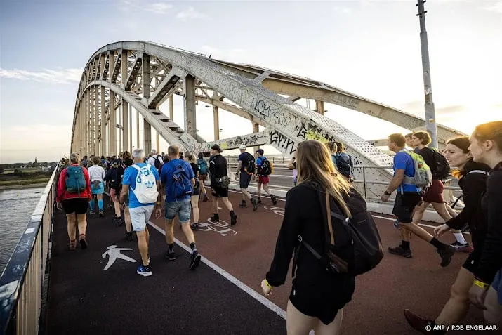 nijmeegse vierdaagse officieel van start met dag van elst