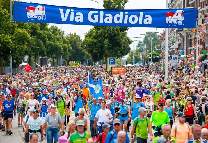nijmegen viert vierdaagse zonder wandellegioen