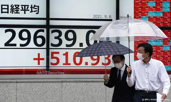 nikkei sluit boven 30 000 punten na sterkere economische groei