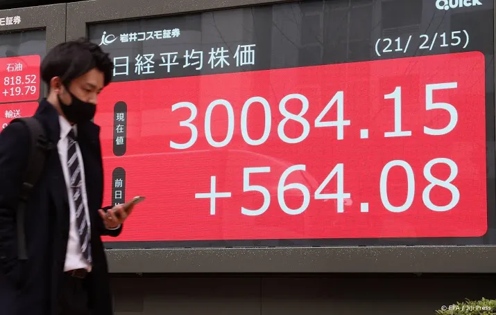 nikkei sluit fors lager door verliezen chipbedrijven