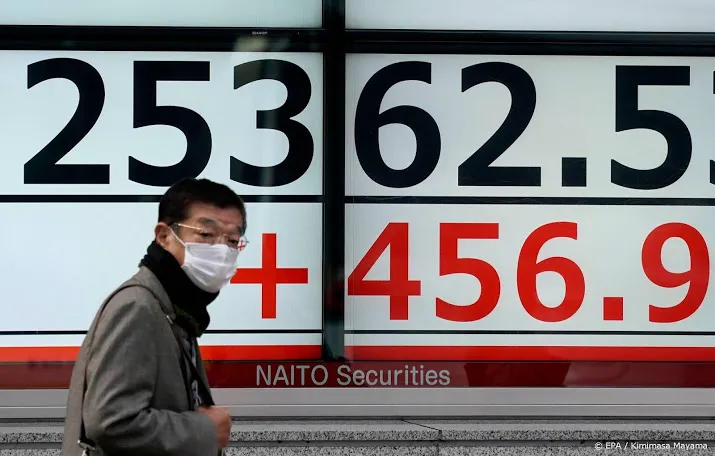nikkei sluit sterke beursmaand lager af