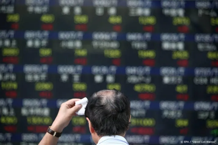 nikkei zakt ondanks steun centrale banken