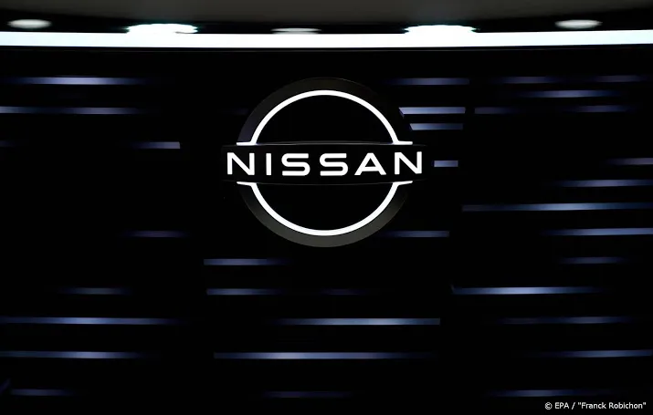 nissan trekt de broekriem aan