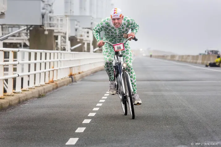 nk tegenwindfietsen gaat door ondanks harde wind