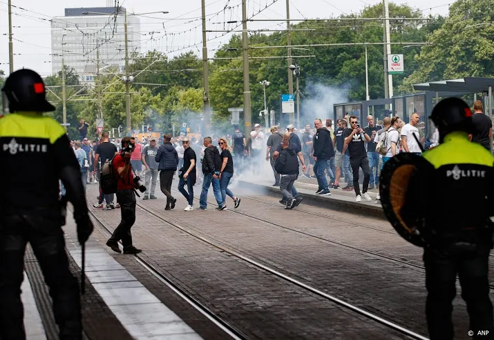 nog 10 tot 15 mensen vast na demonstratie in den haag