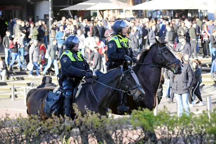 nog 14 fans vast na ajax juventus