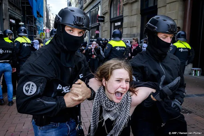 nog 36 mensen vast na tegendemonstratie amsterdam