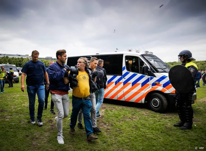 nog eens 3 verdachte relschoppers op malieveld herkend van foto