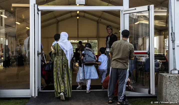 nog eens 50 afghaanse vluchtelingen in kazerne zoutkamp