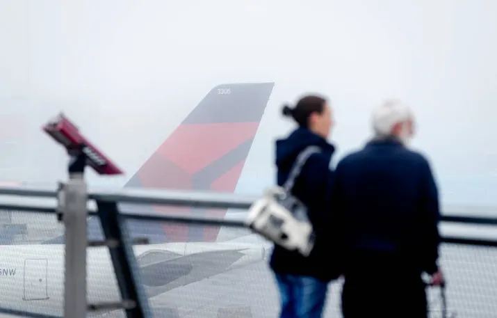 nog flinke vertraging op schiphol door mist
